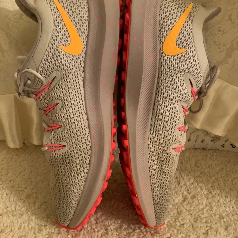 NIKE QUEST WOMENS SNEAKERS